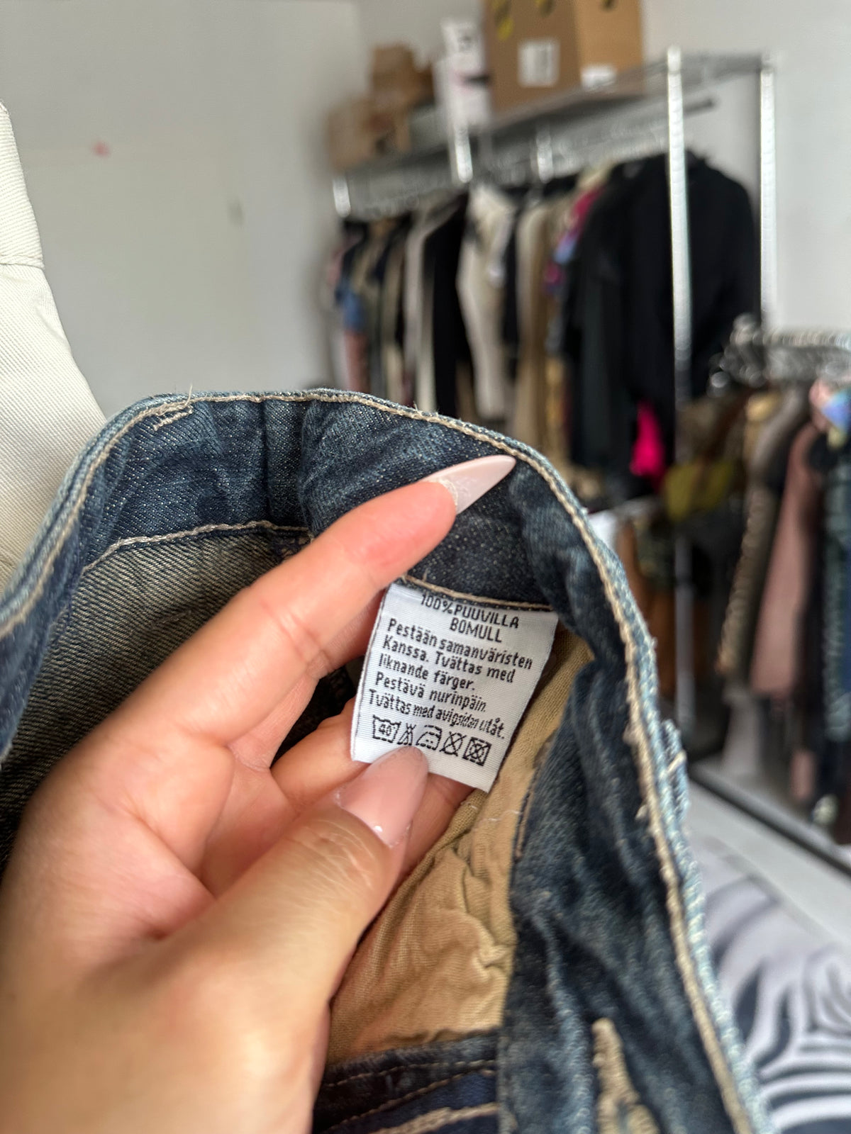 Denim pants with back pockets details