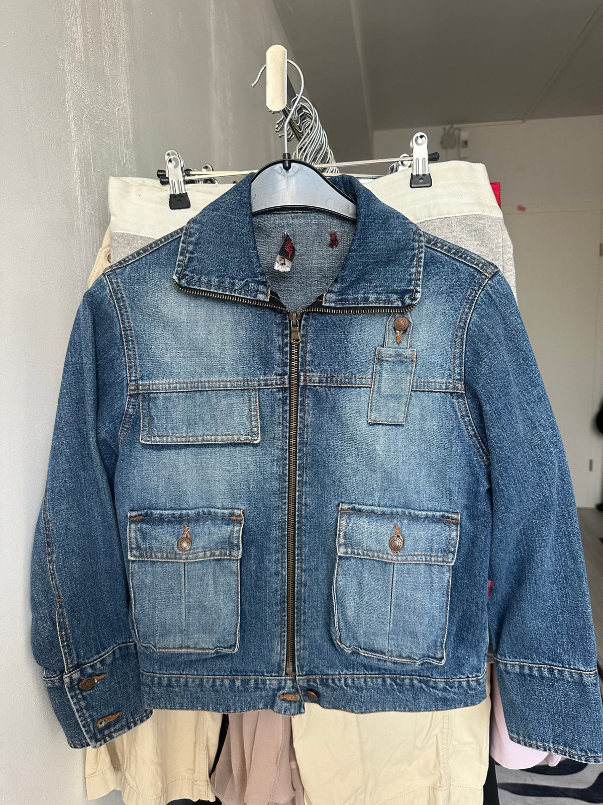 Denim jacket with zipper