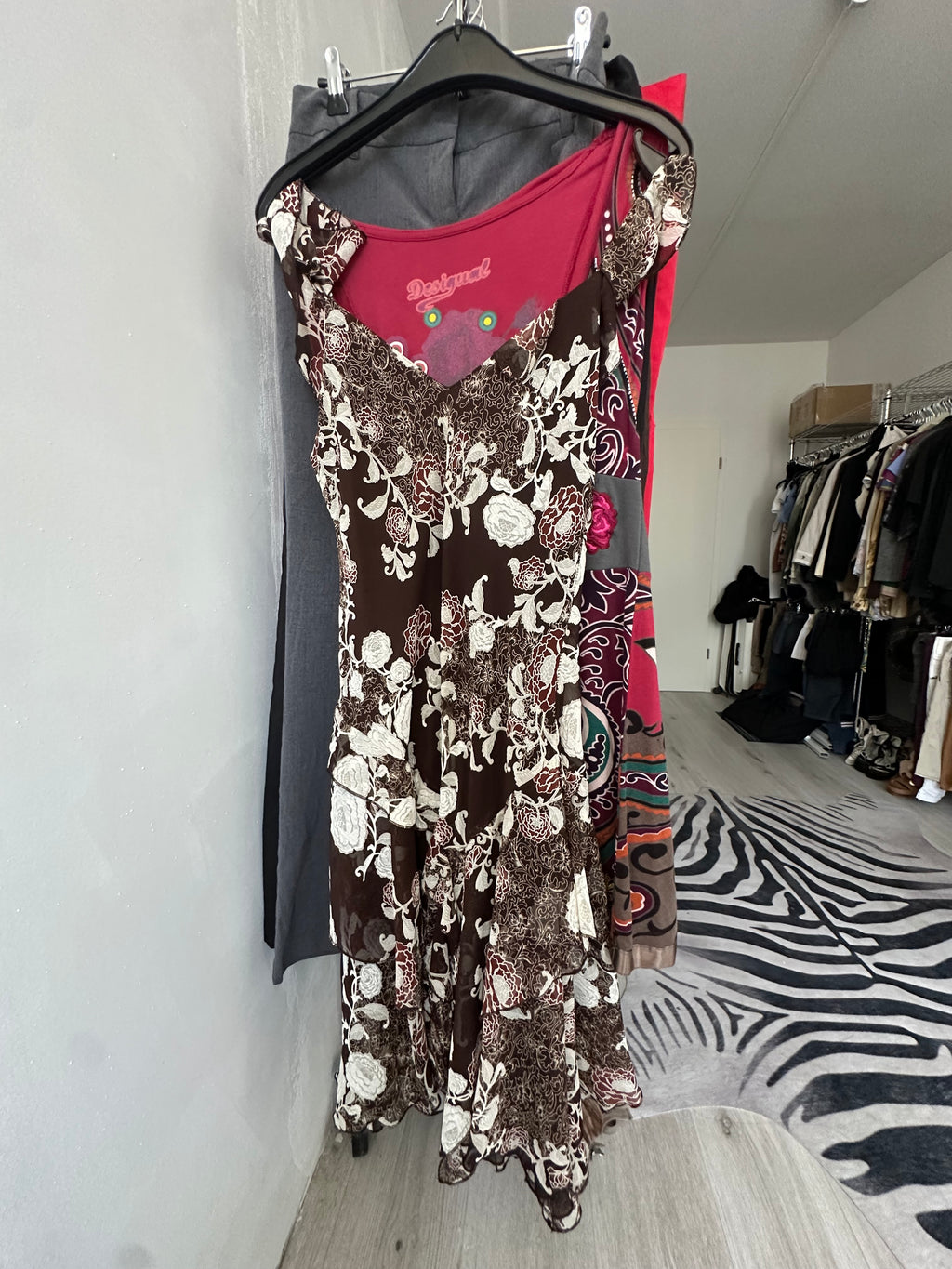 Midi dress with floral prints