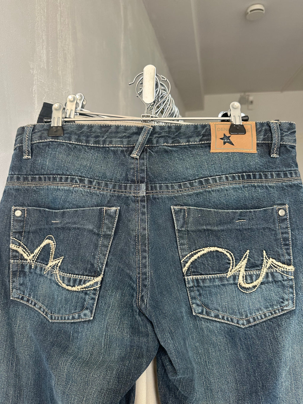 Denim pants with back pockets details