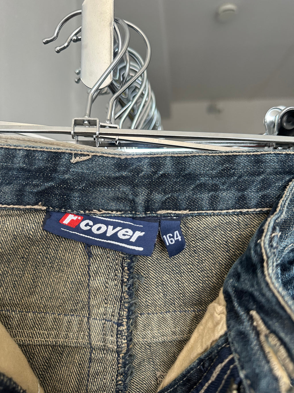 Denim pants with back pockets details