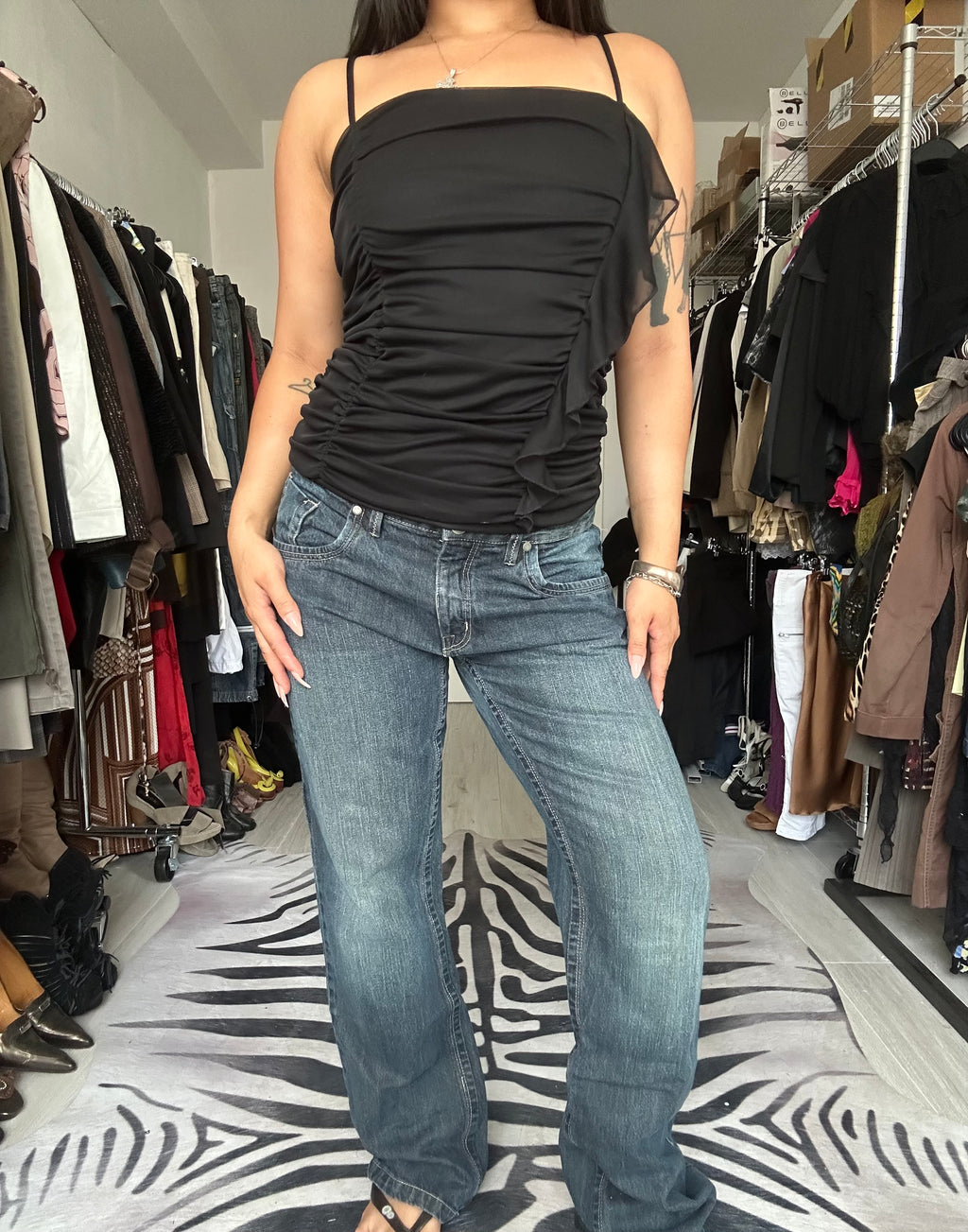 Denim pants with back pockets details