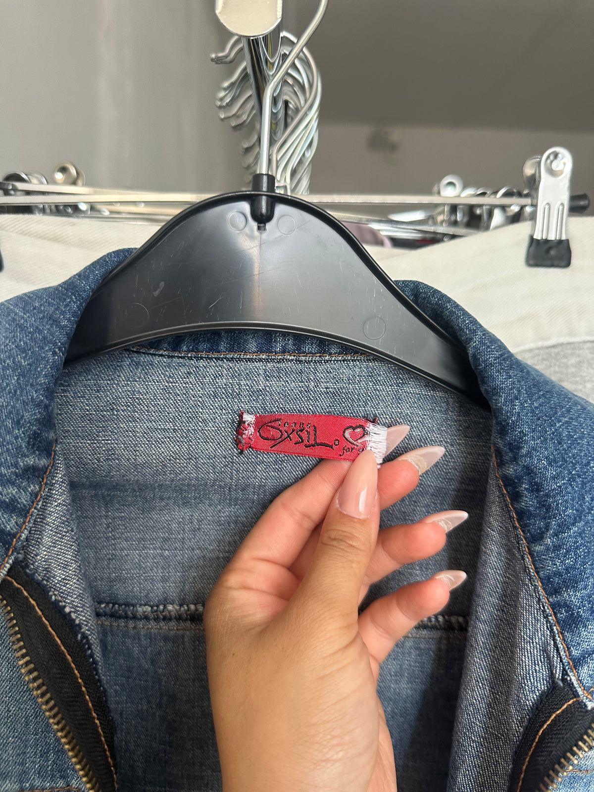 Denim jacket with zipper