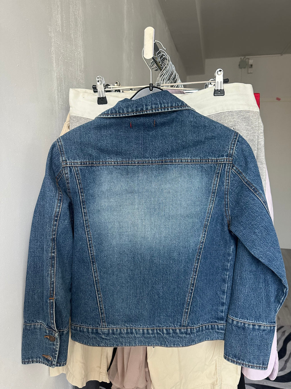 Denim jacket with zipper